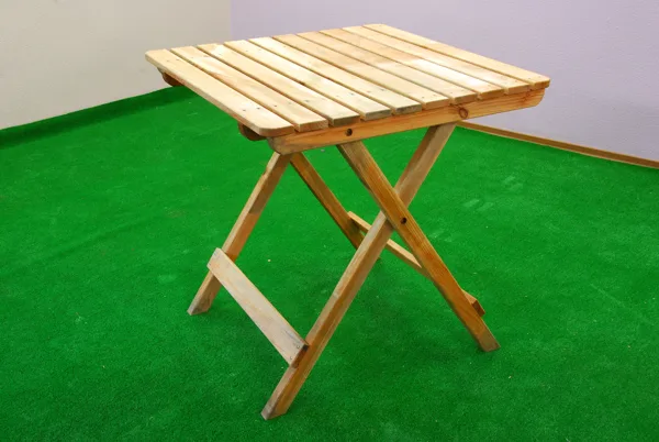 Galds "PICNICK" saliekams